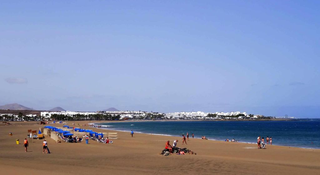 Playa de los Pocillos Beach – Auszeit Lanzarote – Holidays on Lanzarote